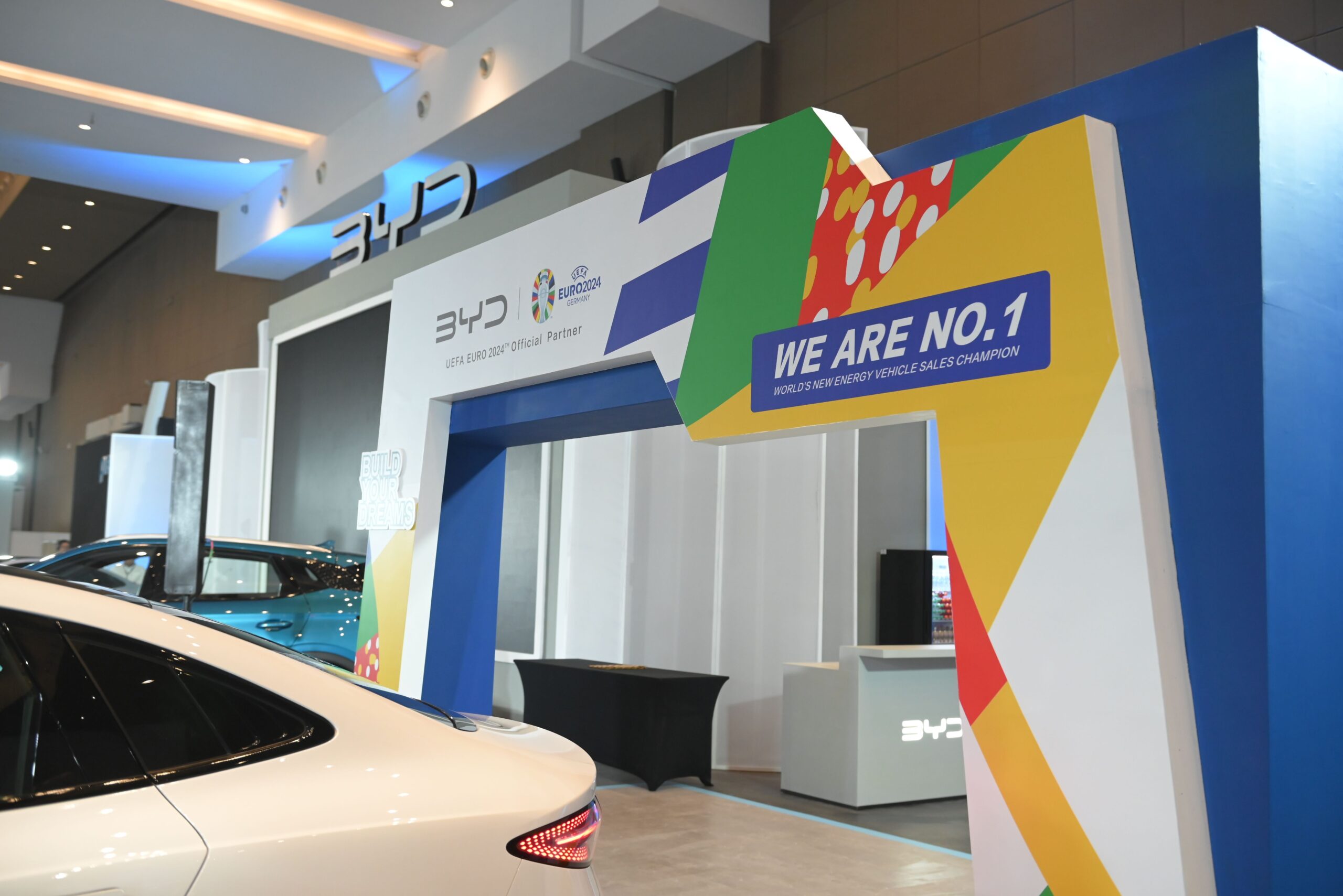 BYD Motor Indonesia Membuat Kehadiran Sensasional di Acara PEVS 2024 dengan Menyajikan Kejutan Spesial bagi Pelanggan