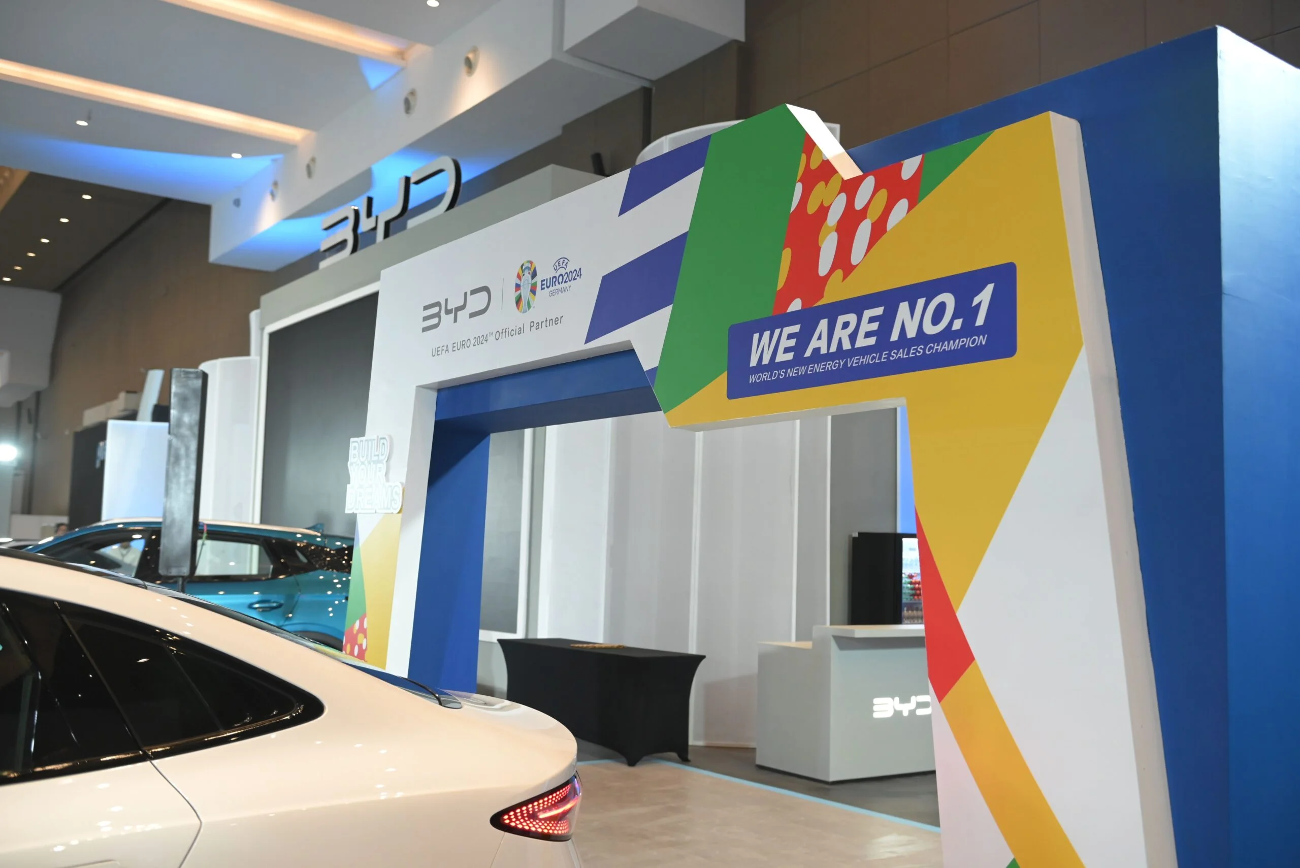 BYD Motor Indonesia Membuat Kehadiran Sensasional di Acara PEVS 2024 dengan Menyajikan Kejutan Spesial bagi Pelanggan