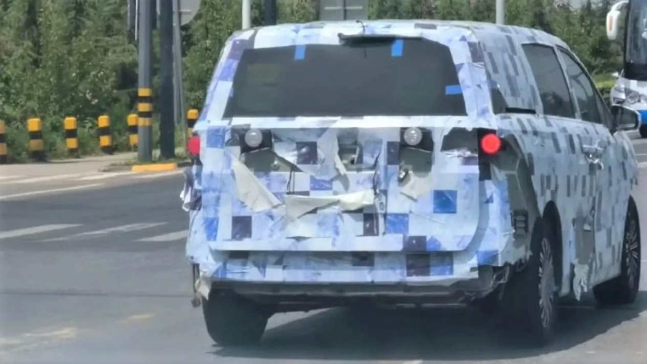 MPV Terbaru BYD Terlihat Sedang Diuji Coba di Jalan Raya