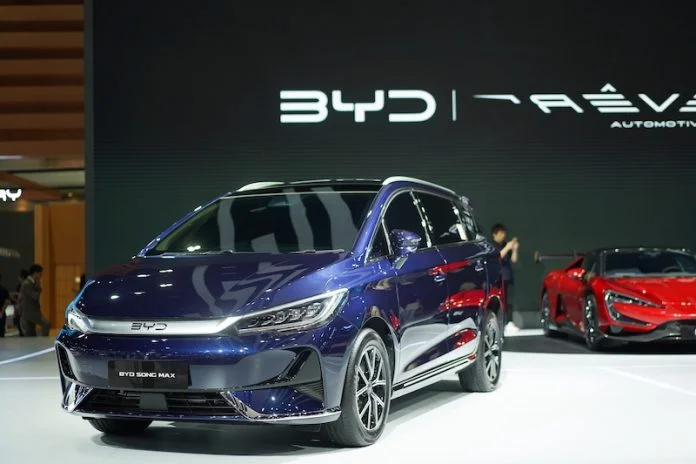 Intip Spesifikasi BYD M6, Meluncur di GIIAS 2024?