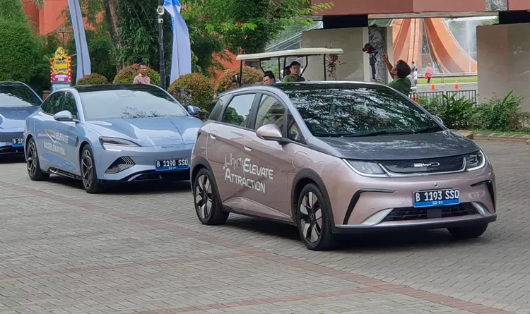 Jelang pameran GIIAS 2024, BYD mulai serah terima unit mobil listrik milik konsumen di Indonesia