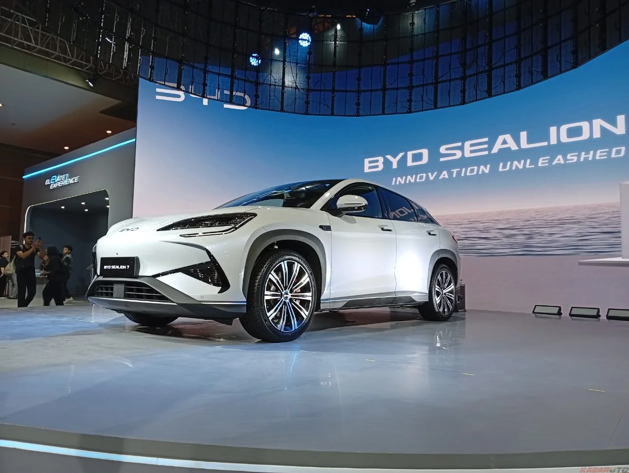 BYD Sealion 7 Resmi Diluncurkan di Indonesia di IIMS 2025, Harga Mulai Rp629 Juta