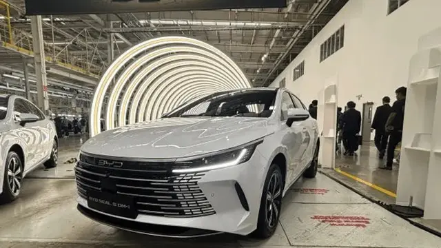 Mobil Hybrid Baru! BYD Seal 05 DM-i Produksi Thailand Segera Hadir