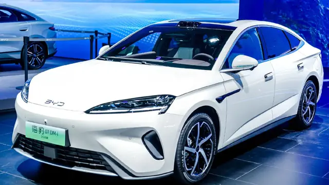 BYD Seal 07 DM-i: Debut 15 September 2025 dengan Teknologi Terbaru